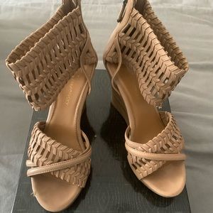 B. Makowsky Tan Wedge Heels Size 9